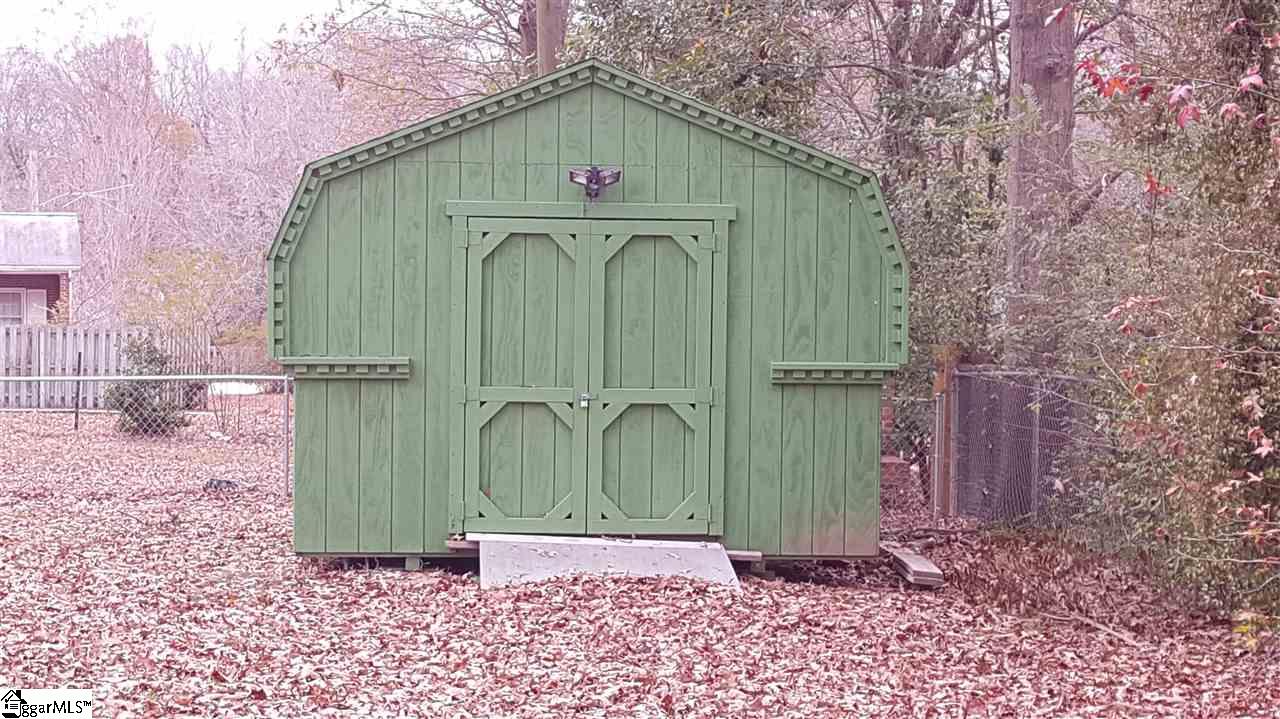 210 Meadow Road Laurens, SC 29360 - Photo 4 of 17 Gallery Image 4