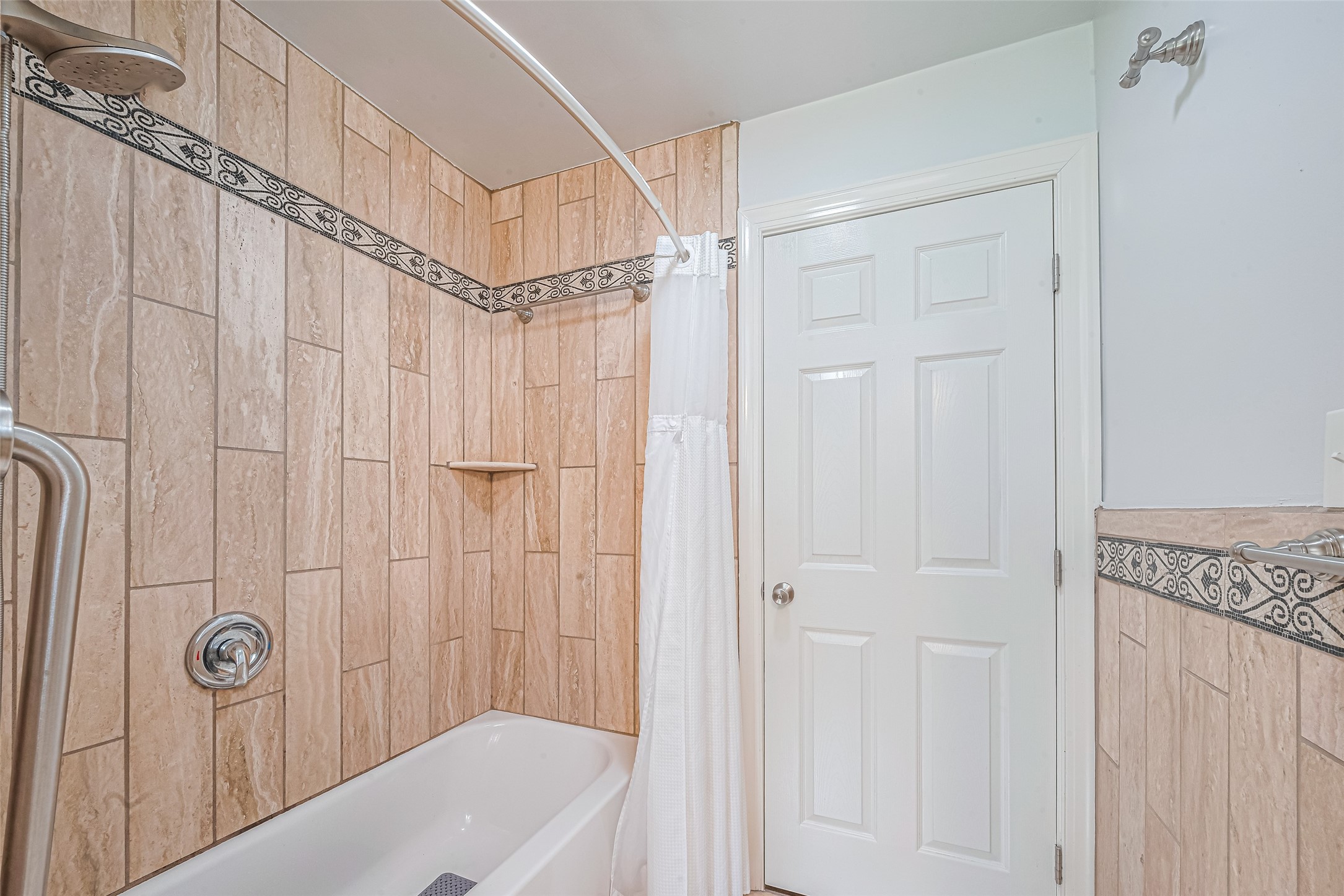 24314 Anderson Street Huffman, TX 77336 - Photo 41 of 48 a bathroom with a shower and a tub