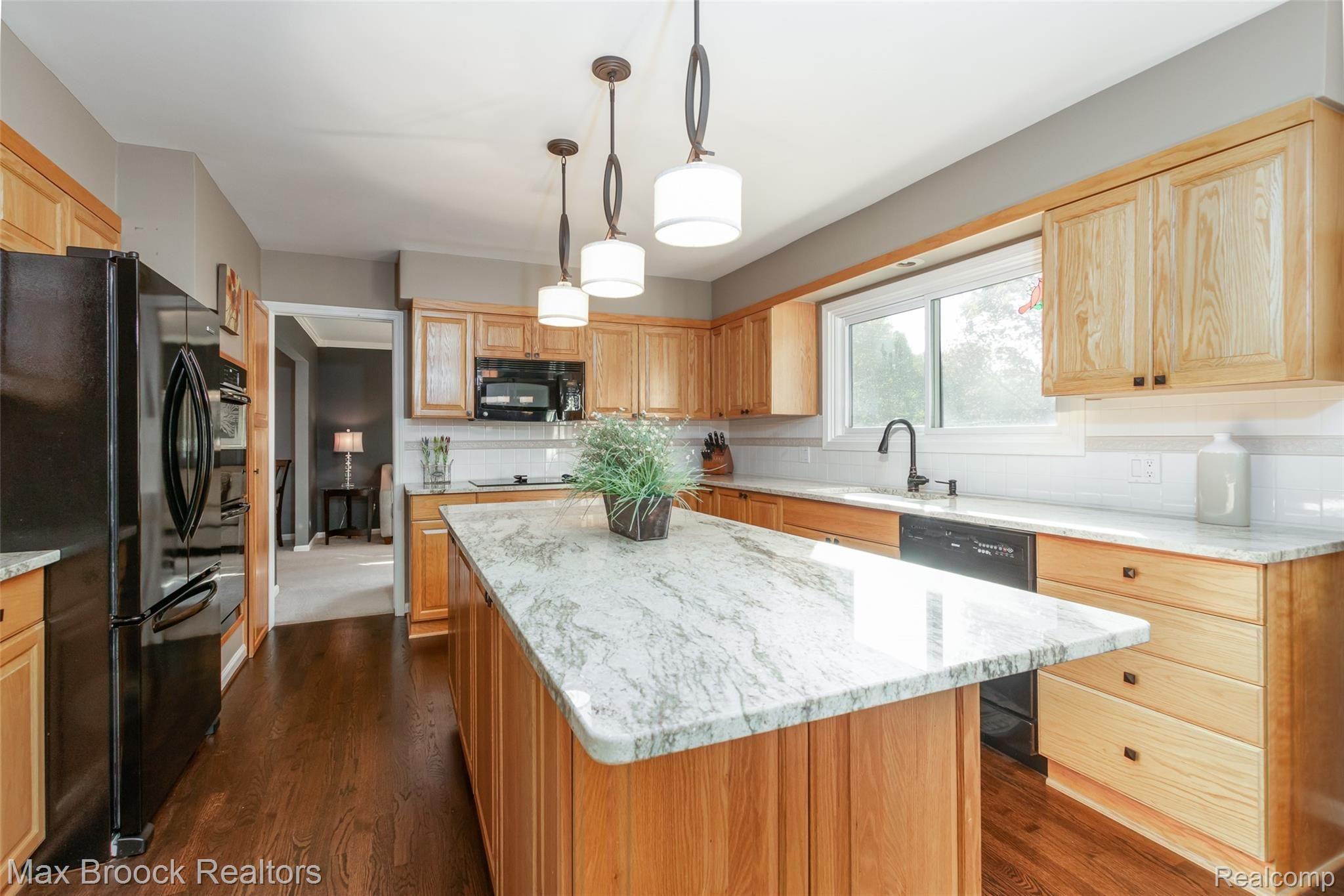313 Lake Forest Road Rochester, MI 48309 - Photo 6 of 32 IMG_6268-Edit.jpg