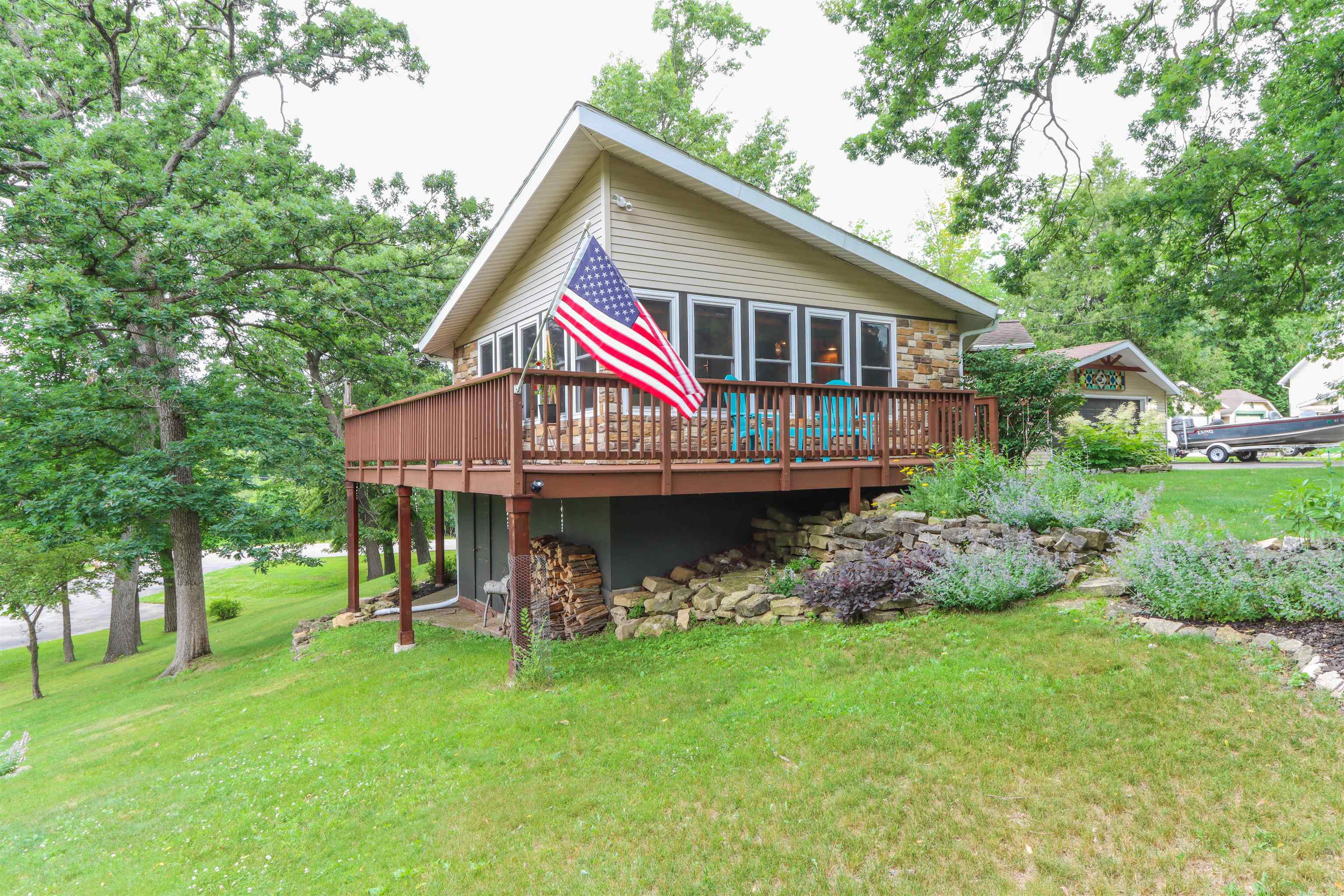918 South Main Street Waupaca, WI 54981 - Photo 2 of 51