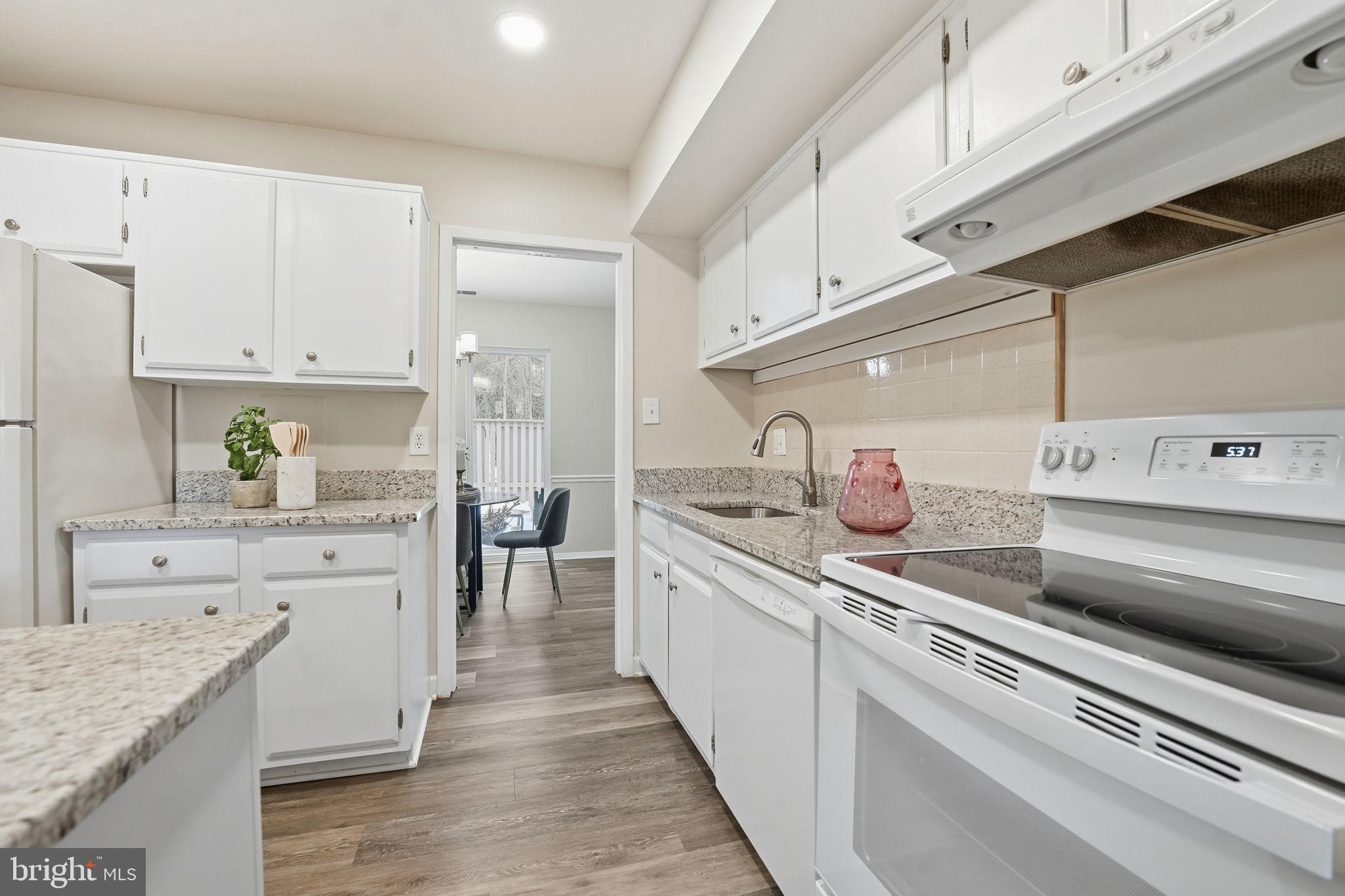 1735 Ivy Oak Square, Unit 7 Reston, VA 20190 - Photo 15 of 37 Kitchen