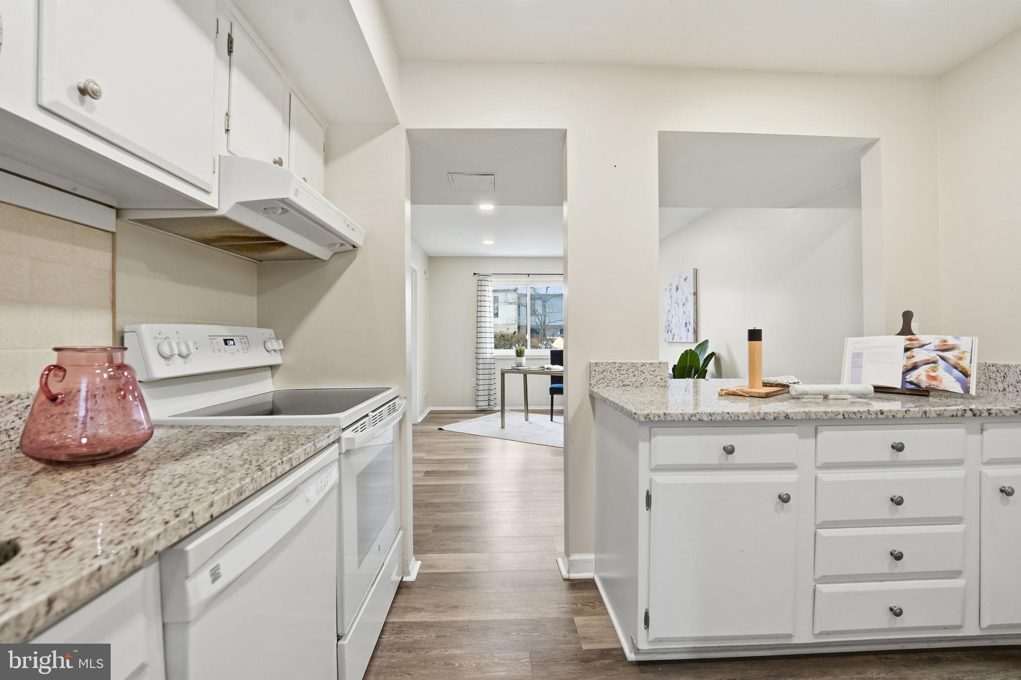 1735 Ivy Oak Square, Unit 7 Reston, VA 20190 - Photo 17 of 37 Neutral Kitchen