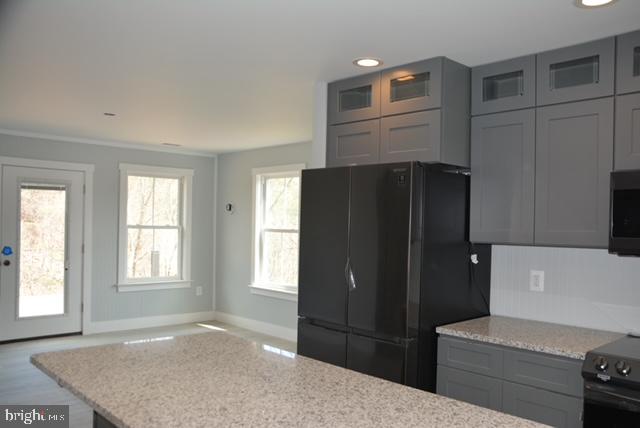 495 Mesner Road Berkeley Springs, WV 25411 - Photo 8 of 21