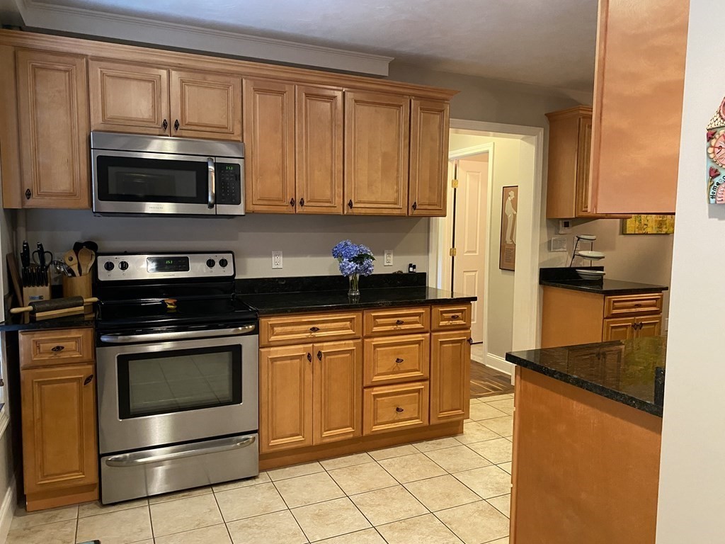 164 Main Street, Unit 9 Rowley, MA 01969 - Photo 3 of 31