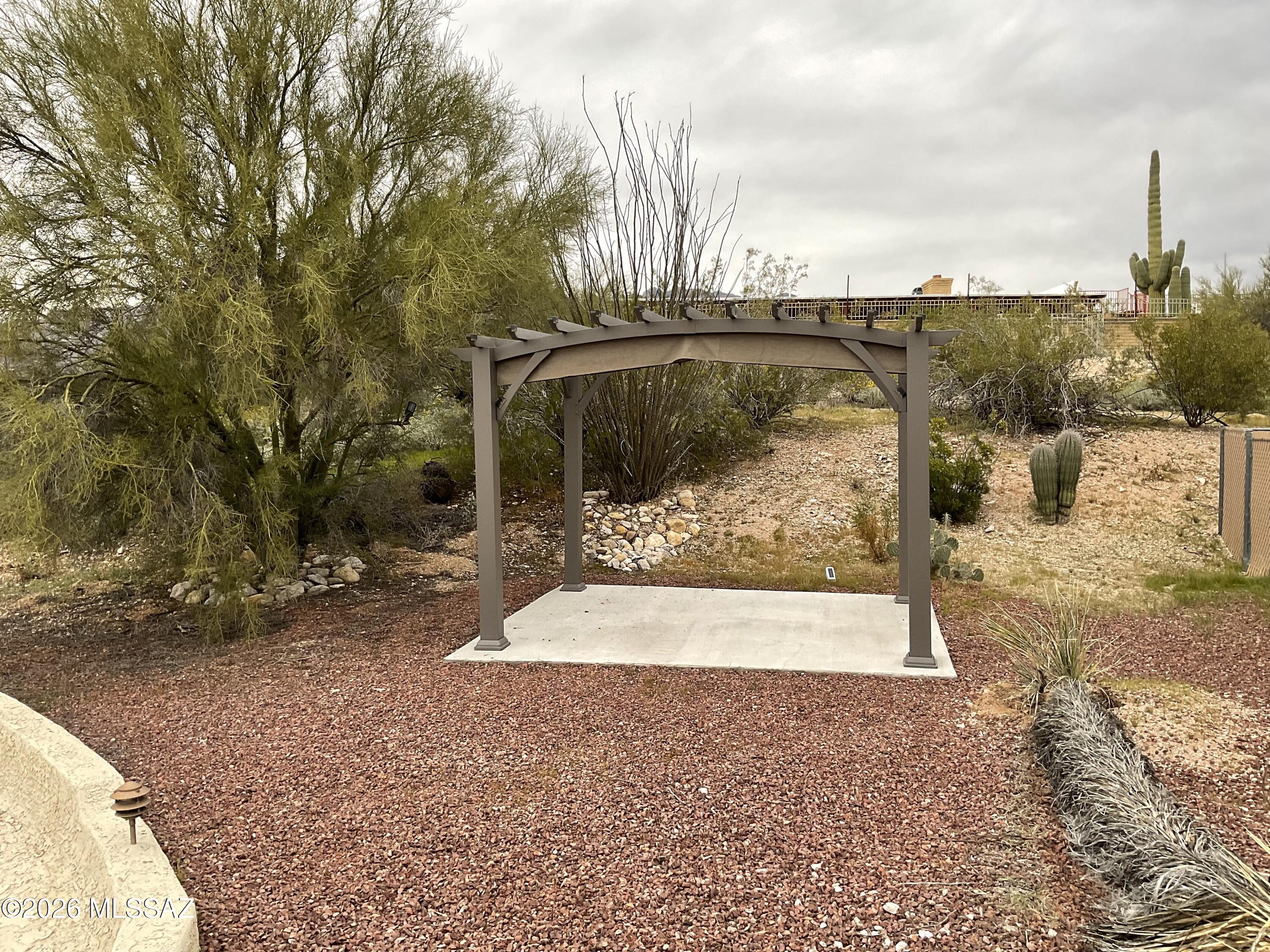 4060 North Swan Road Tucson, AZ 85718 - Photo 38 of 47 a view of a yard with a chair