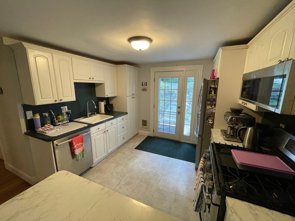 20 Oak Road Medford, MA 02155 - Photo 9 of 28