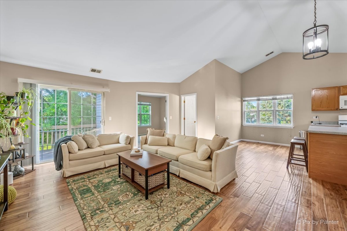 382 Crystal Ridge Drive, Unit 382 Crystal Lake, IL 60012 - Photo 6 of 22