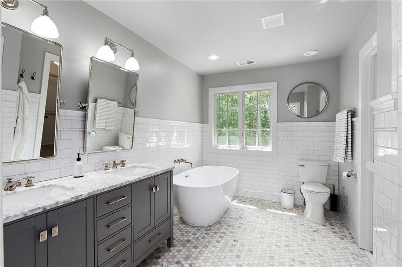 7600 Barnes Road Palmetto, GA 30268 - Photo 27 of 37 a bathroom with a toilet sink and mirror