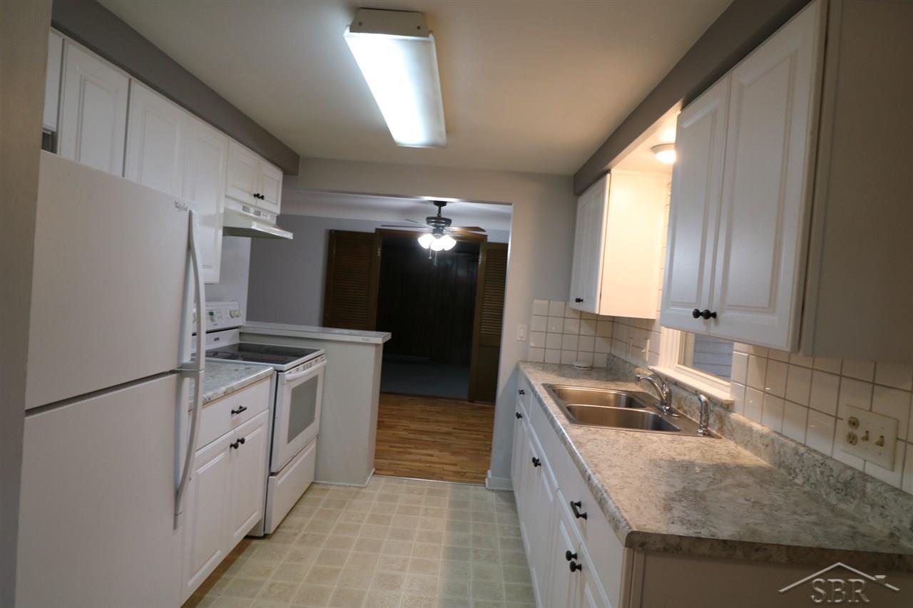4609 Gratiot Road Saginaw, MI 48638 - Photo 5 of 13 50017035-4.JPG