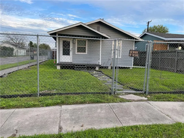 $1,450 | 202 Havana Street, Corpus Christi, TX 78405