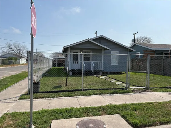 $1,300 | 202 Havana Street, Corpus Christi, TX 78405