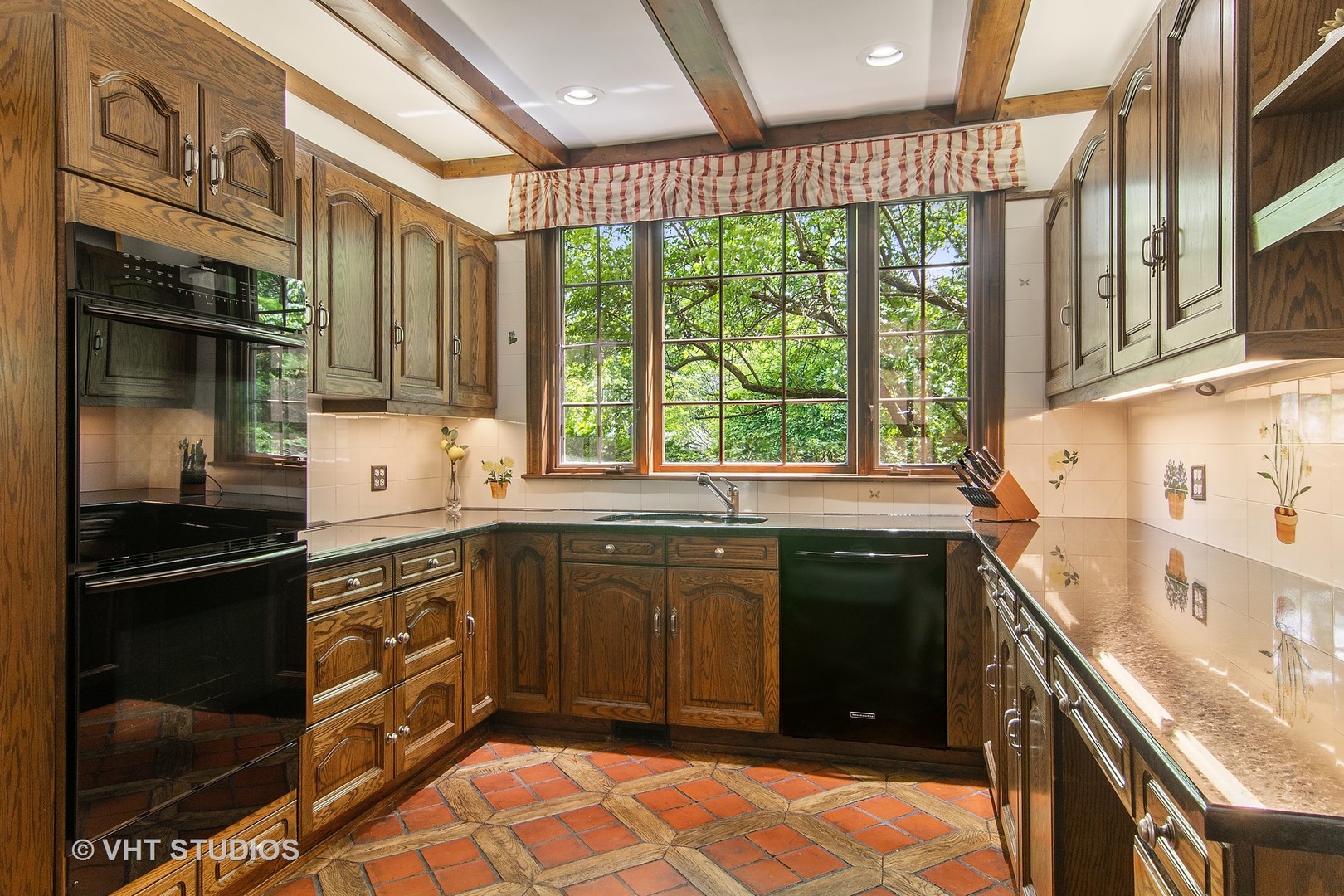 1041 Locust Road Wilmette, IL 60091 - Photo 5 of 31