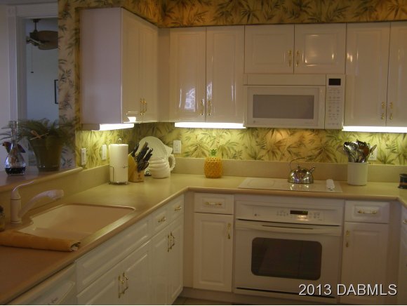 4623 Rivers Edge Village Lane, Unit 6208 Ponce Inlet, FL 32127 - Photo 20 of 23 a bathroom with a sink and a mirror