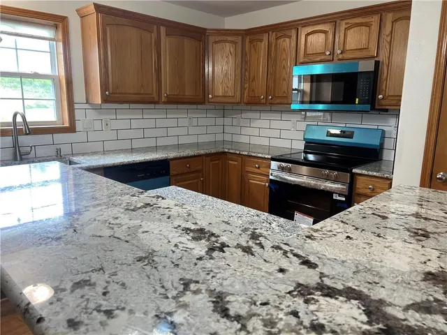 $485,000 | 36987 West 63rd Street, Camden, MO 64017