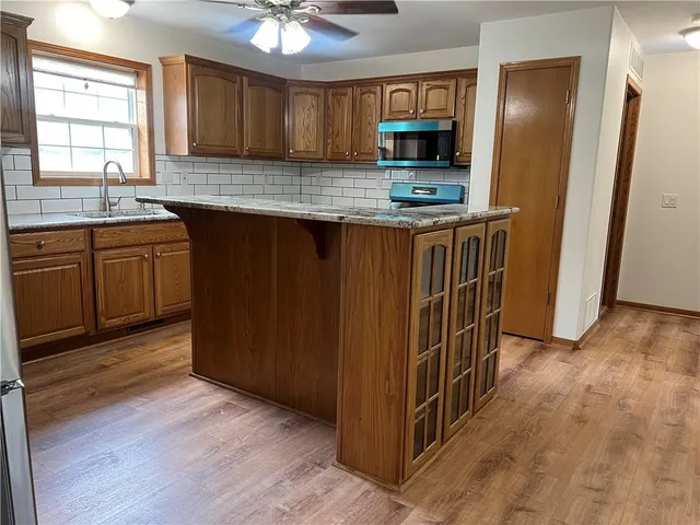 $485,000 | 36987 West 63rd Street, Camden, MO 64017