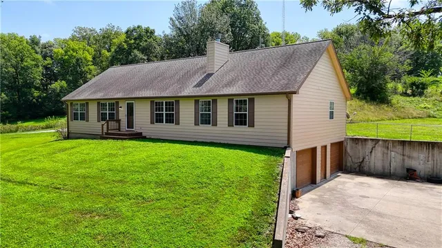 $485,000 | 36987 West 63rd Street, Camden, MO 64017