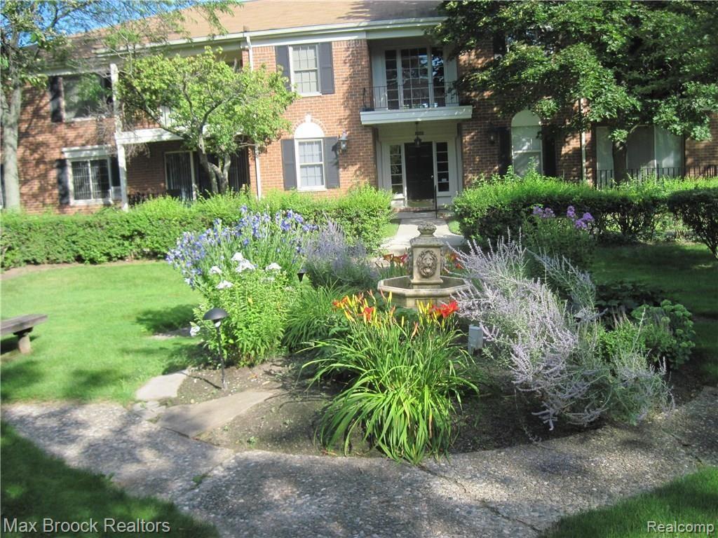 29606 Middlebelt Road, Unit 1802 Farmington Hills, MI 48334 - Photo 5 of 7