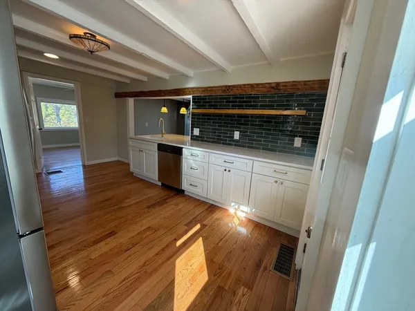 $2,800 | 387 West Washington Street, Unit 2, Hanson, MA 02341