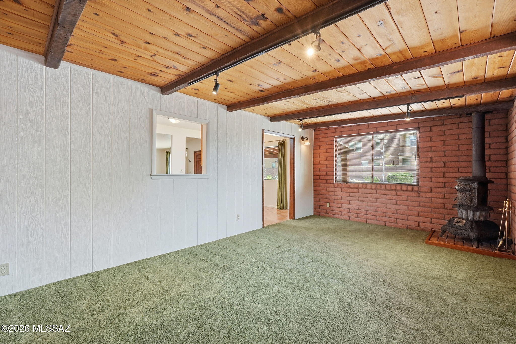 1125 East Kleindale Road Tucson, AZ 85719 - Photo 12 of 49 a view of an empty room with a window