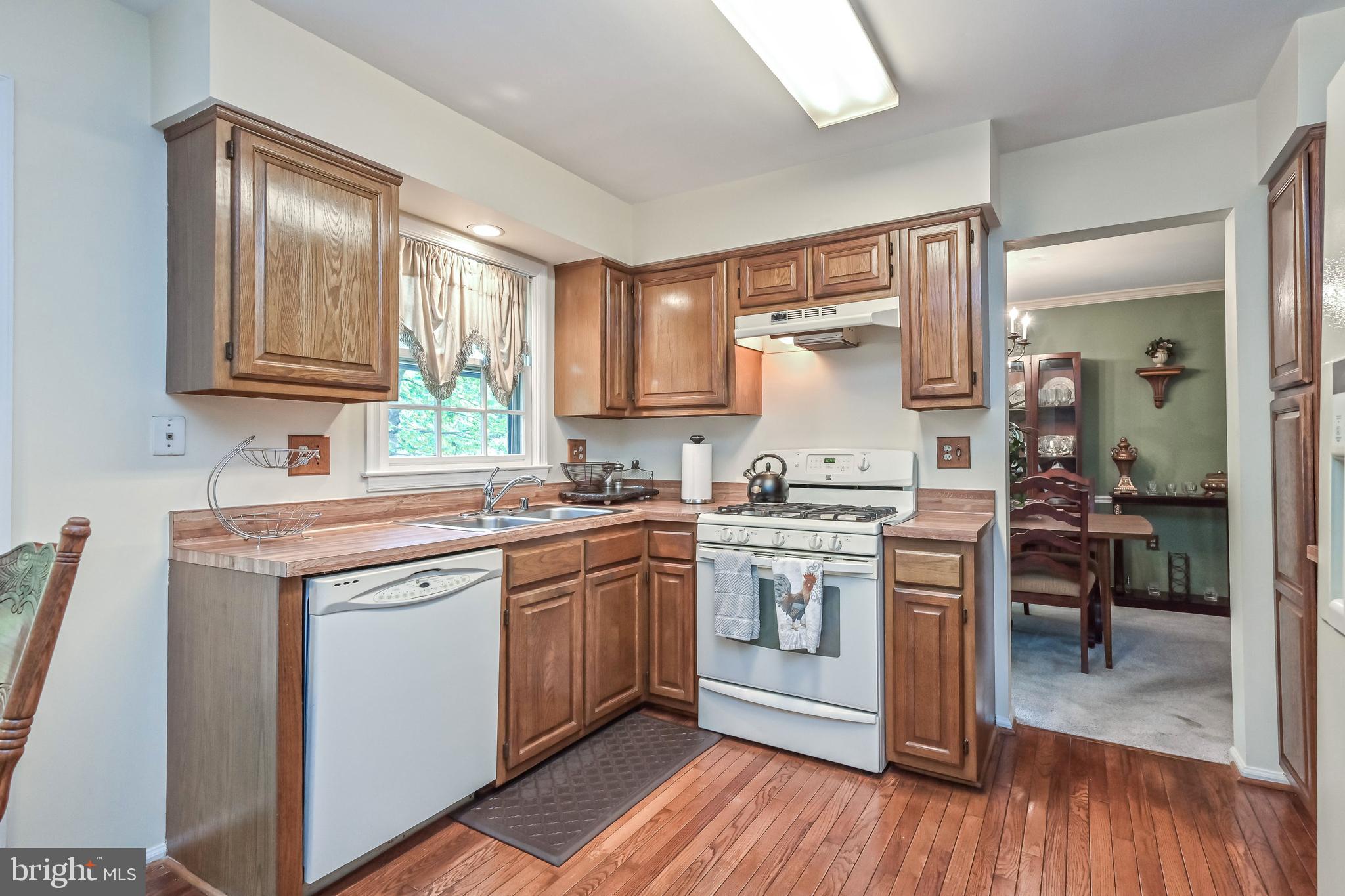 9754 Ironmaster Drive Burke, VA 22015 - Photo 8 of 34 Hardwood flooring in kitchen