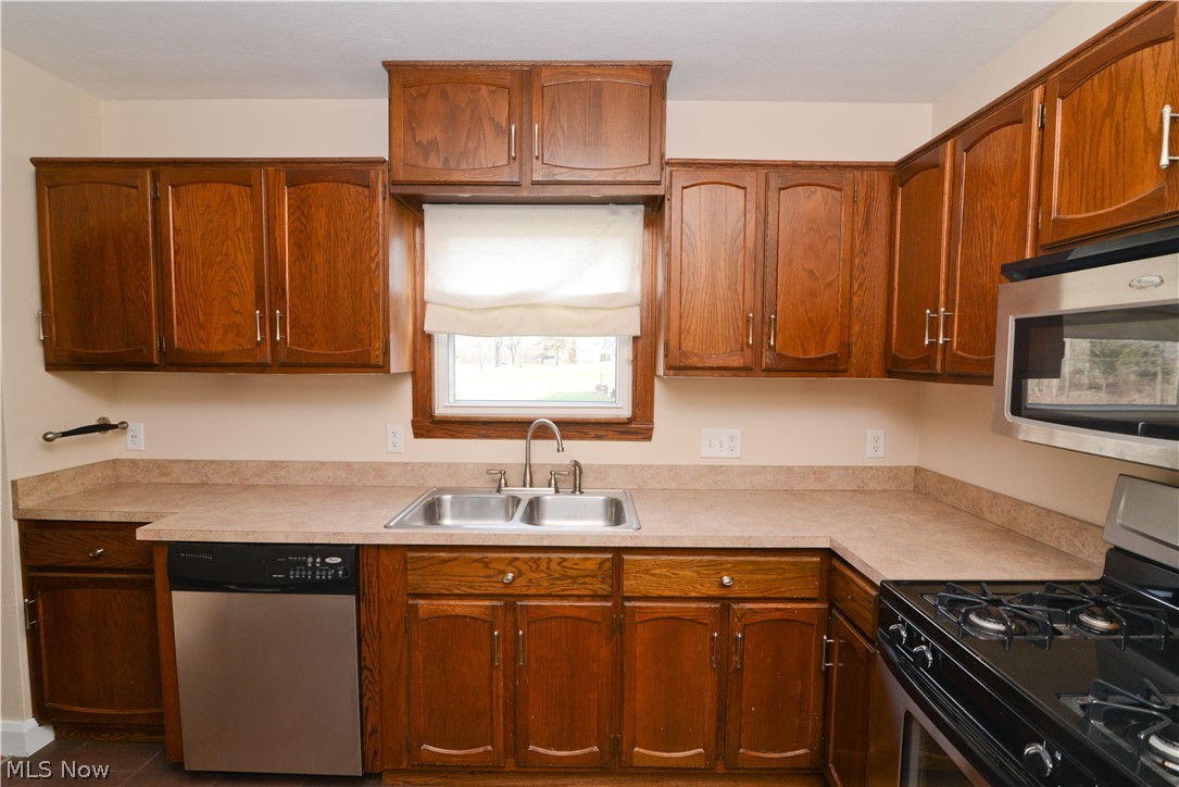 1762 Salt Springs Road Mineral Ridge, OH 44440 - Photo 6 of 35