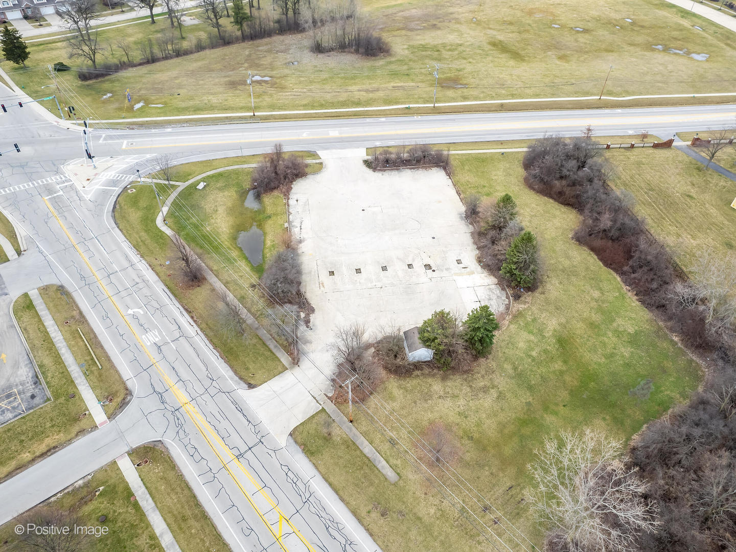 1297 McCarthy Road Lemont, IL 60439 - Photo 4 of 8 a view of a swimming pool