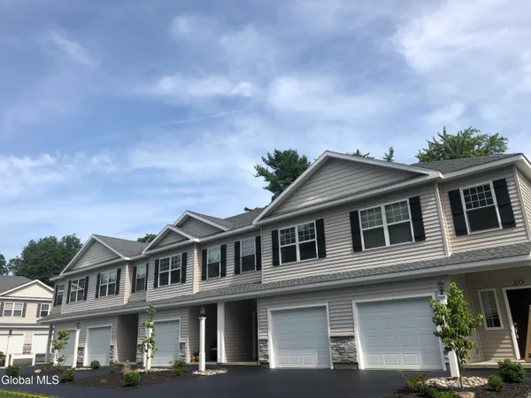 $2,250 | Ridge Manor, Unit 2007, Niskayuna, NY 12309