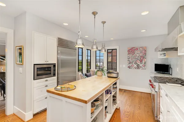 $6,800 | 3901 South Court Street, Seattle, WA 98144