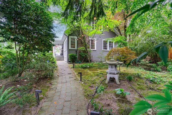 $6,800 | 3901 South Court Street, Seattle, WA 98144