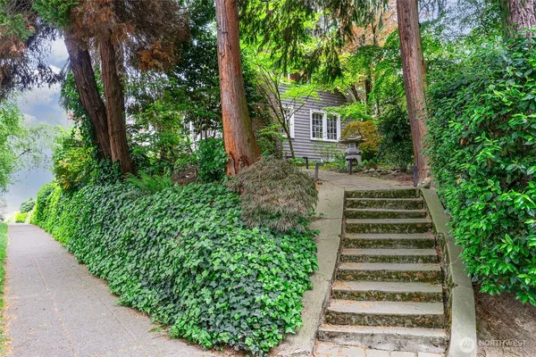 $6,800 | 3901 South Court Street, Seattle, WA 98144