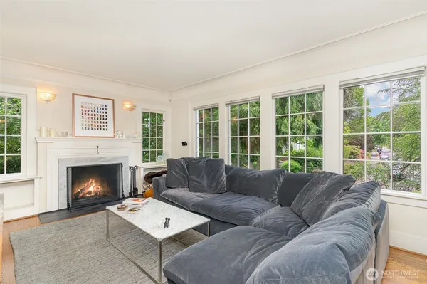 $6,800 | 3901 South Court Street, Seattle, WA 98144