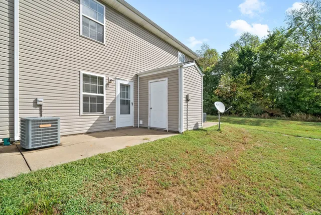 $900 | 249 Executive Avenue, Unit B, Clarksville, TN 37042