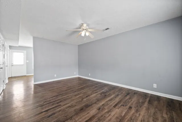 $900 | 249 Executive Avenue, Unit B, Clarksville, TN 37042