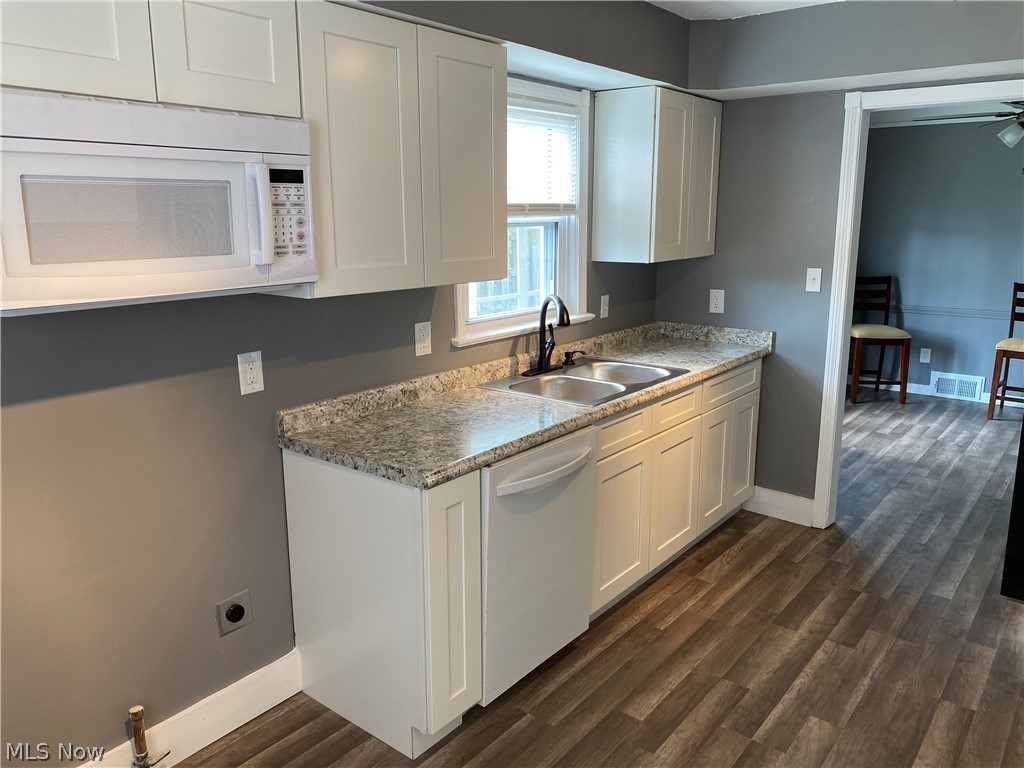 5879 Pearl Road Cleveland, OH 44130 - Photo 3 of 22