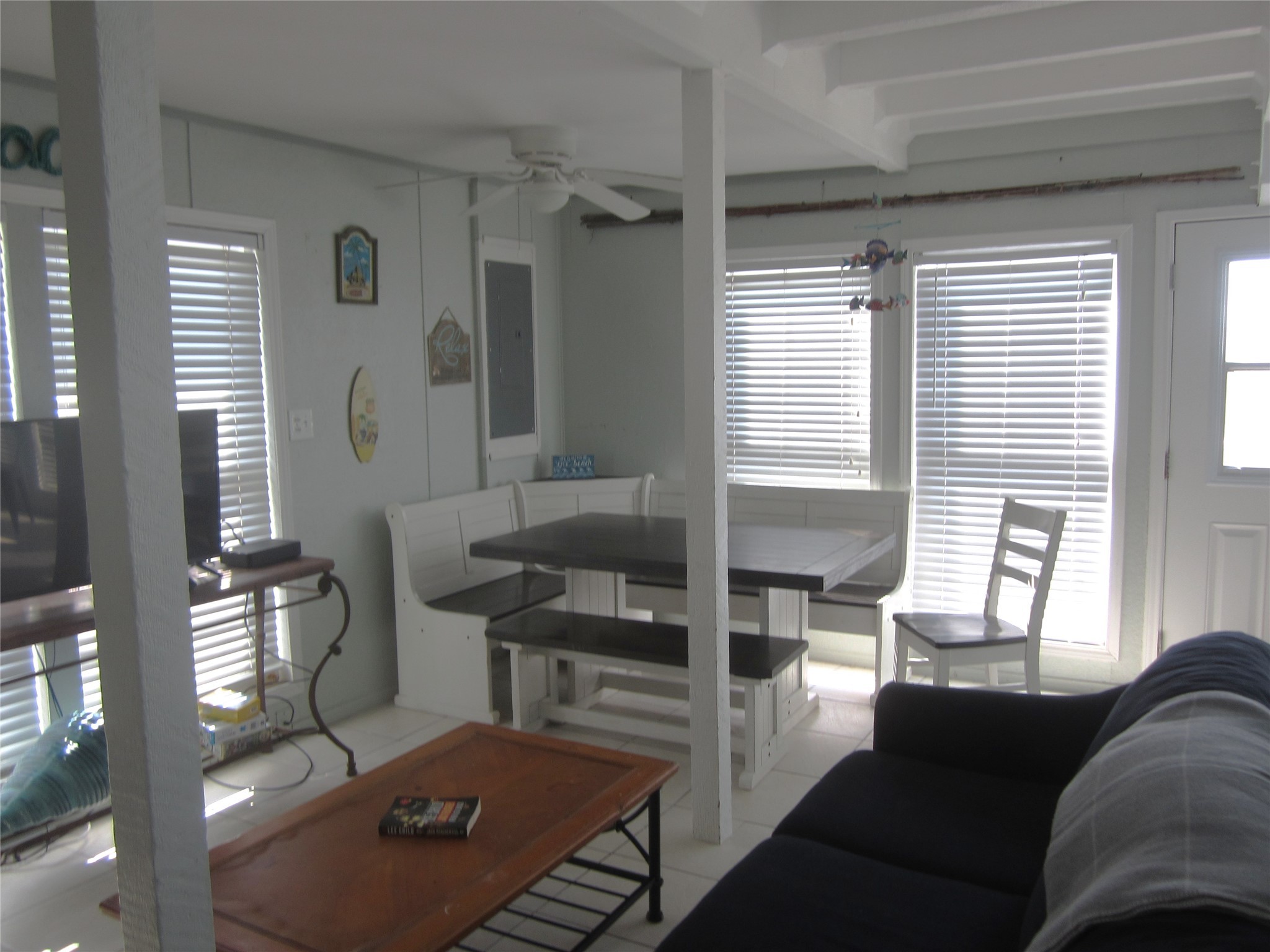 21639 Termini-San Luis Pass Road Galveston, TX 77554 - Photo 11 of 33 a living room with furniture