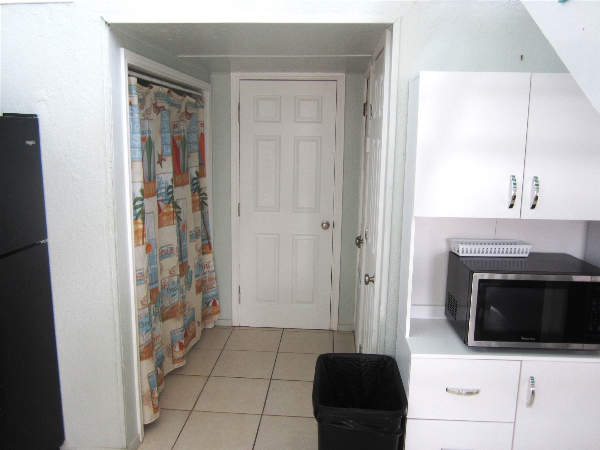 21639 Termini-San Luis Pass Road Galveston, TX 77554 - Photo 12 of 33 a kitchen with a fireplace