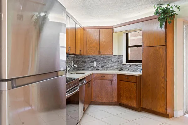 $2,300 | 5701 Camino Del Sol, Unit 204, Boca Raton, FL 33433