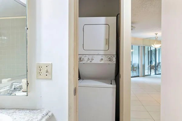 $2,300 | 5701 Camino Del Sol, Unit 204, Boca Raton, FL 33433
