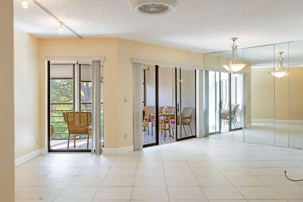 $2,300 | 5701 Camino Del Sol, Unit 204, Boca Raton, FL 33433