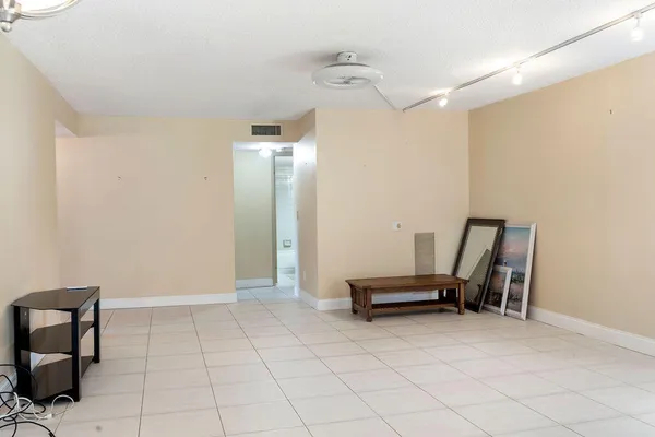 $2,300 | 5701 Camino Del Sol, Unit 204, Boca Raton, FL 33433