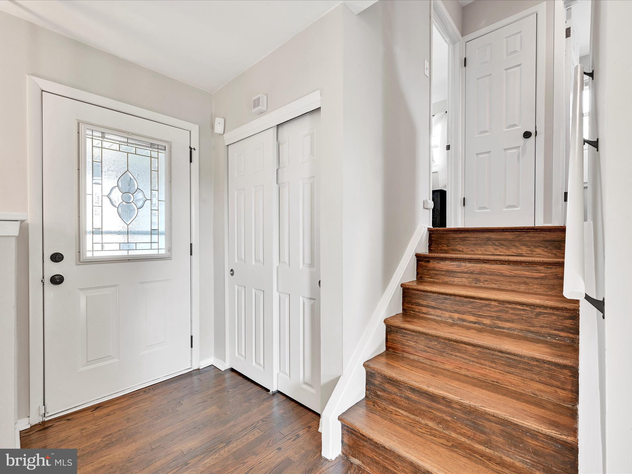 1524 Devers Road York, PA 17404 - Photo 5 of 25 Foyer