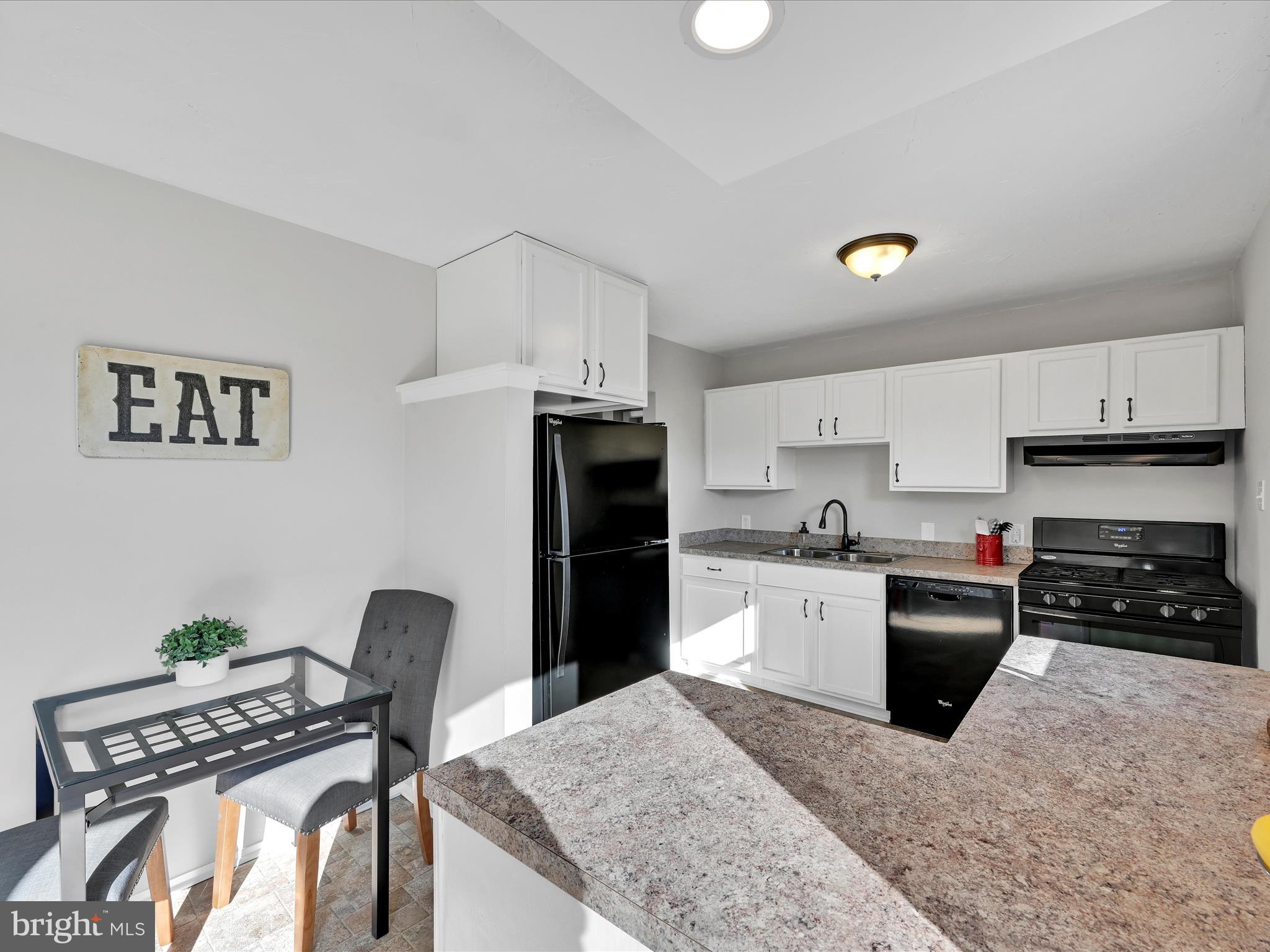 1524 Devers Road York, PA 17404 - Photo 9 of 25 Kitchen & Dining