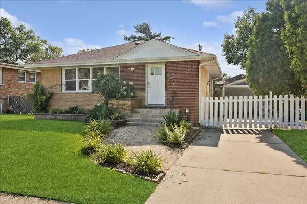 $399,000 | 2410 Sunnyside Avenue, Westchester, IL 60154