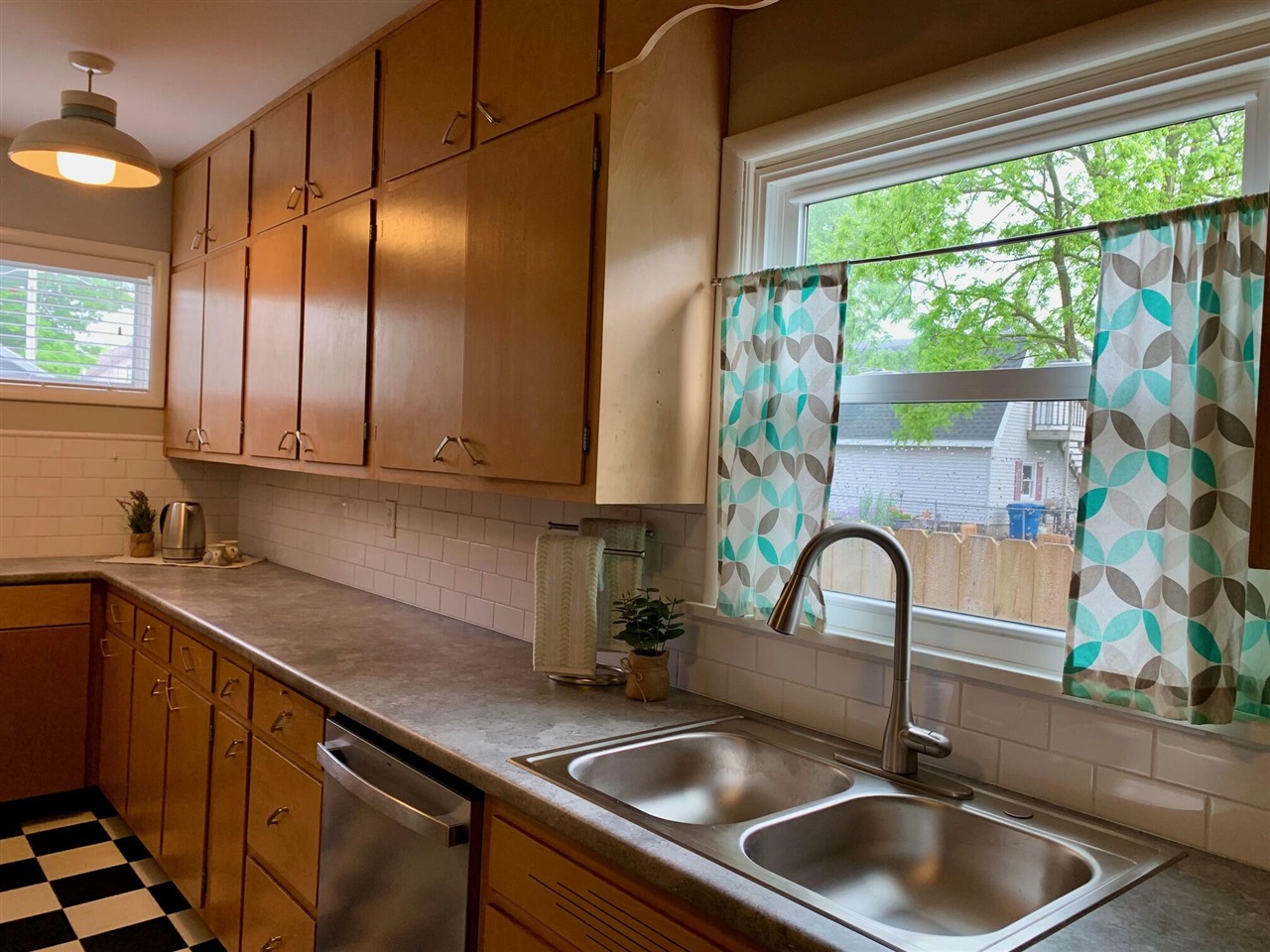 413 North Rath Avenue Ludington, MI 49431 - Photo 11 of 35