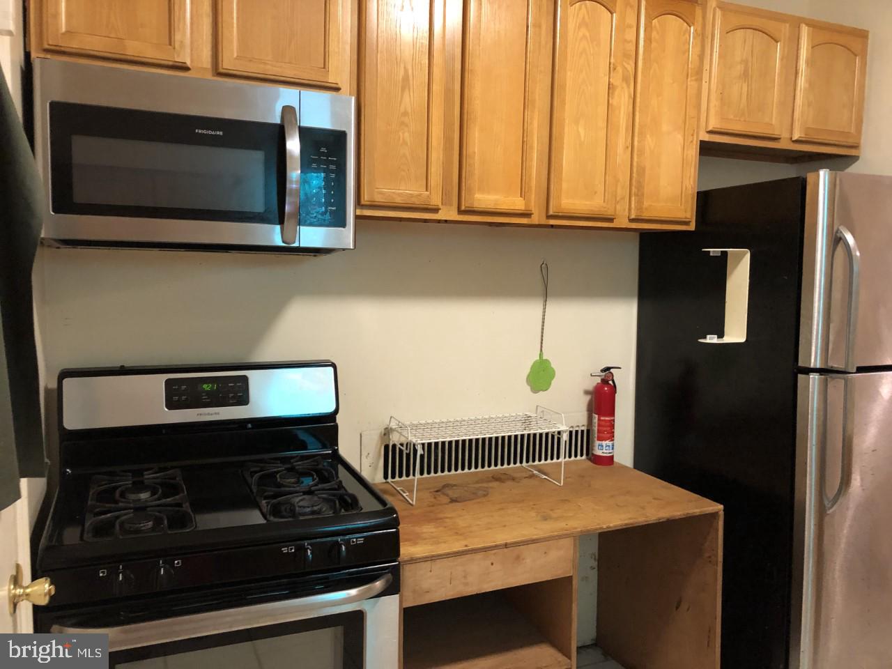 5706 Drexel Road Philadelphia, PA 19131 - Photo 9 of 20 Kitchen with microwave