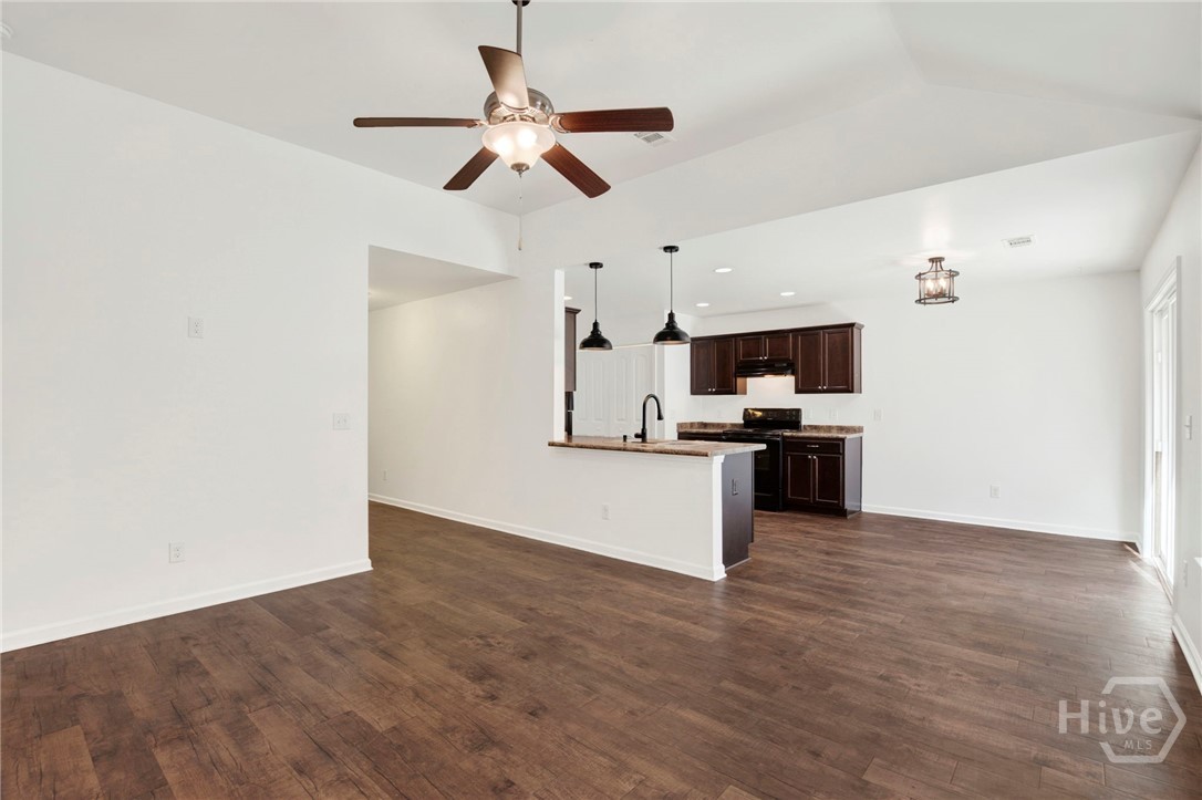 126 Knotty Pine Circle Springfield, GA 31329 - Photo 2 of 34 LVP Floors