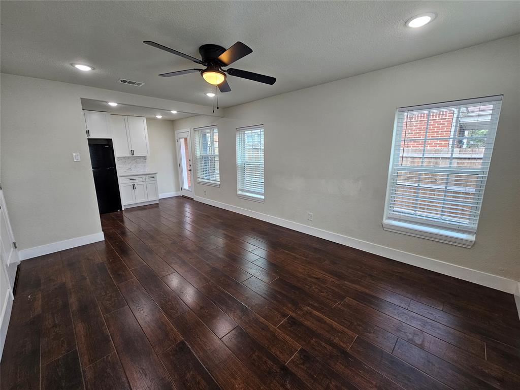 211 North Hampton Road Dallas, TX 75208 - Photo 3 of 22 Spacious living area featuring dark wood-finish flooring, recessed lighting, and a ceiling fan