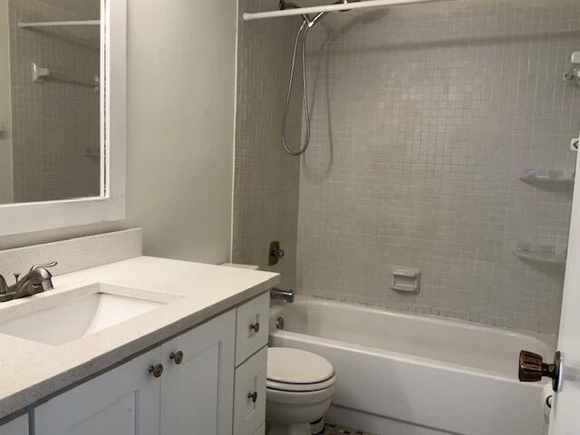 955 Dotterel Road, Unit 2509 Delray Beach, FL 33444 - Photo 46 of 53 Guest Bath