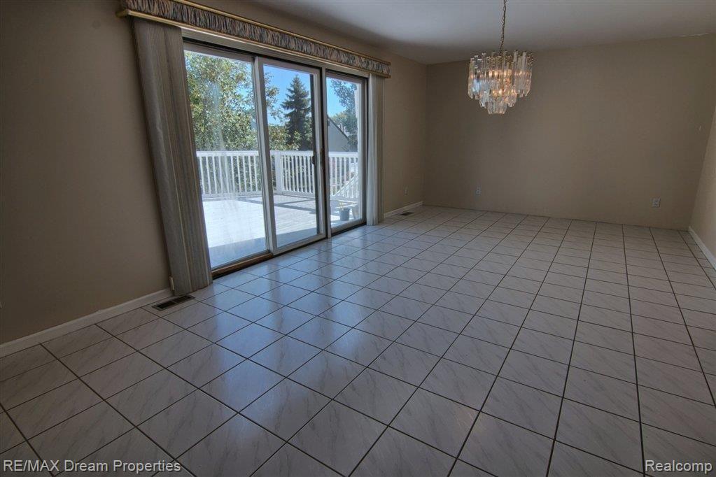 39763 Squire Road Novi, MI 48375 - Photo 8 of 31 Dining Room.jpg