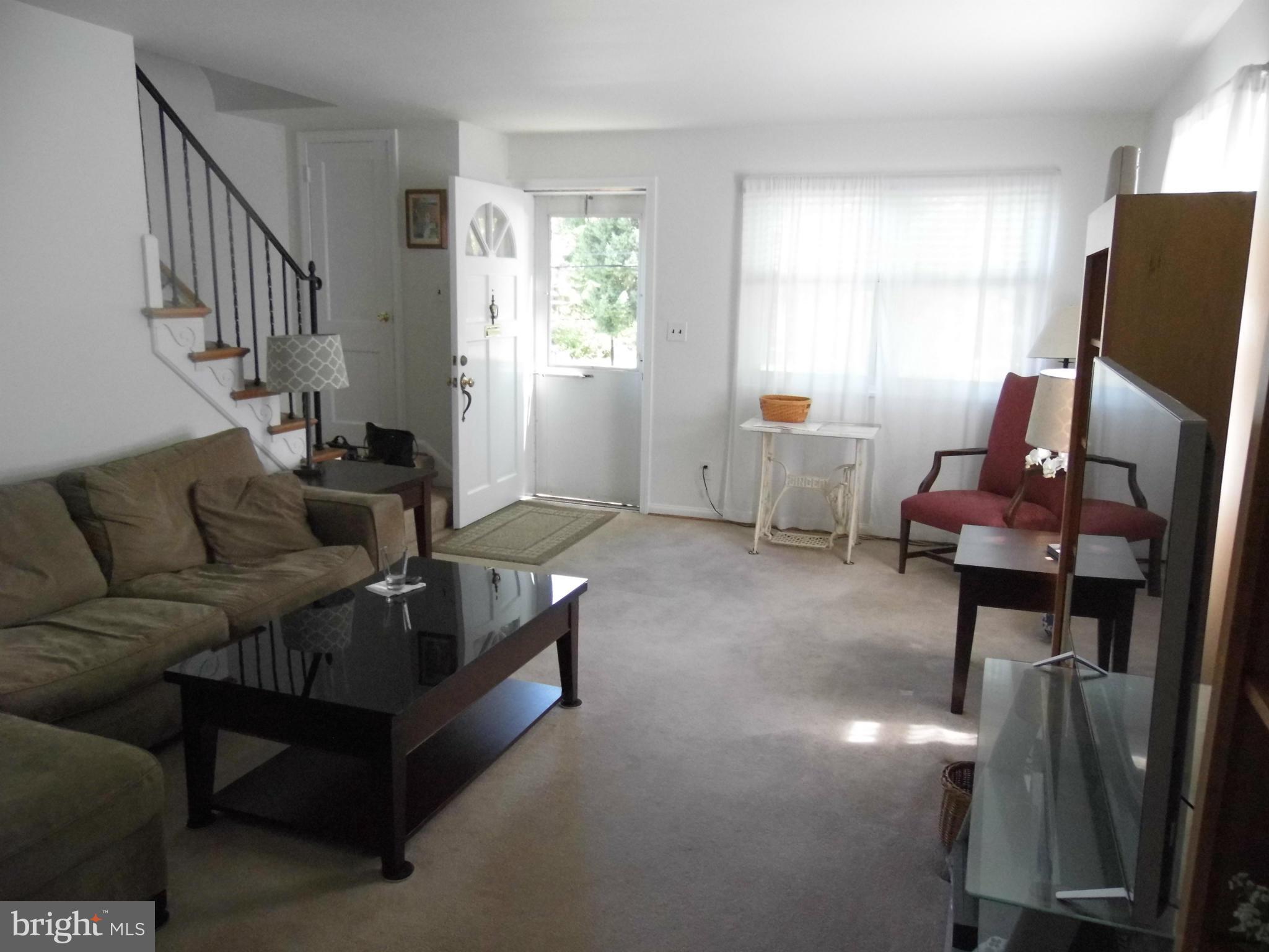 11980 Andrew Street Silver Spring, MD 20902 - Photo 5 of 24 Living Room